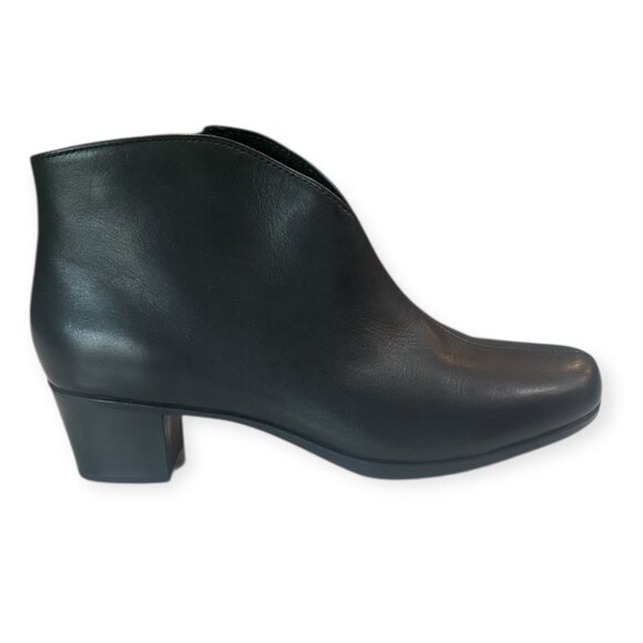 Munro Shelly Black Leather Ankle Booties Size 10 NWT - Picture 1 of 14